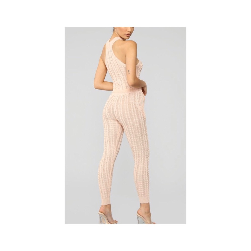 2 Piece. Sweater Set - Peach. Show your curves 🍑